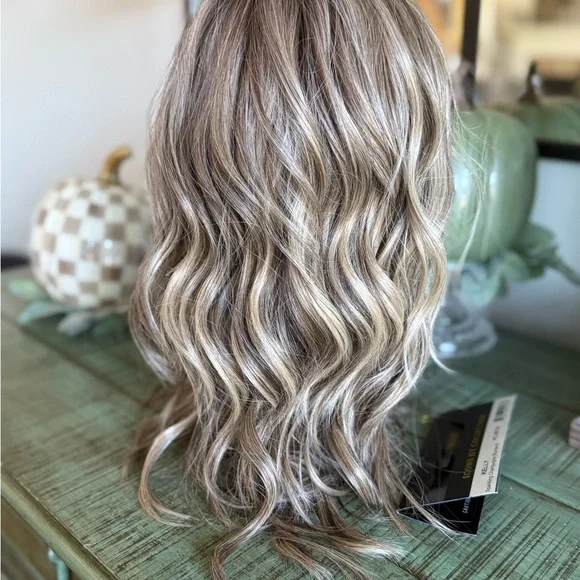 Belle Tress ICON HT Collection - Kelly - in Sparkling Champagne – R - Picture 3 of 11